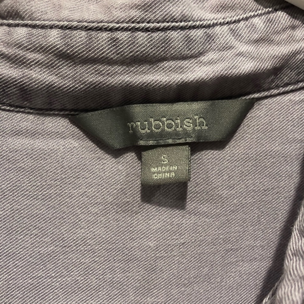 Button down - Picture 3 of 3